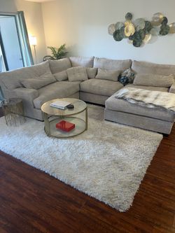 Large White Plush Shag Rug (10\text{x}8) – Excellent Condition