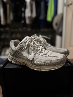 NIKE VOMERO 10.5