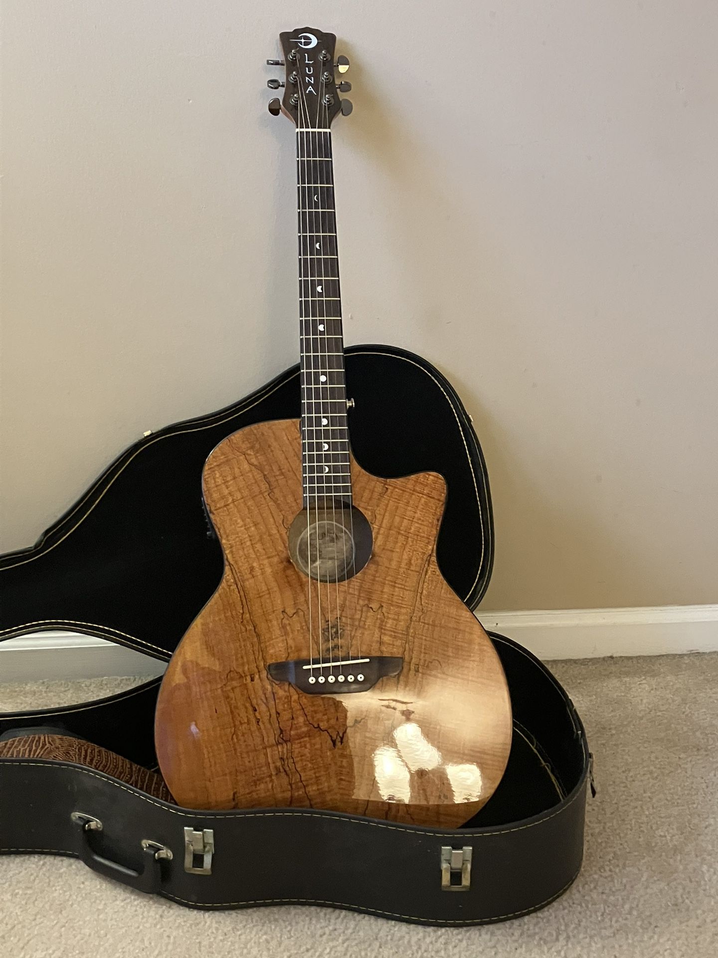 Luna Acoustic Guitar, Case, Strap