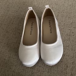 White Girls Dress Flats  Shoes Size 10 $5