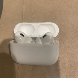 AirPods Pro (2nd generation) with MagSafe Case (USB‑C)