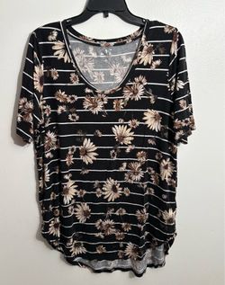 Women’s OX (XL) 24/7 by Maurices Floral Stripe V-Neck Tee