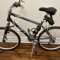 Sedona DX Bike – Great Condition – Needs Tire Air – Priced to Sell!