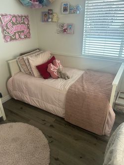 Day Bed for sell
