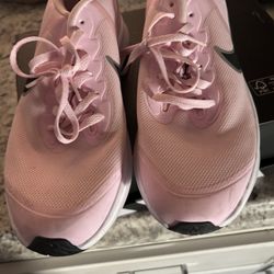 Pink Nike Tennis Shoes