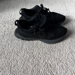 NIKE SIZE 10