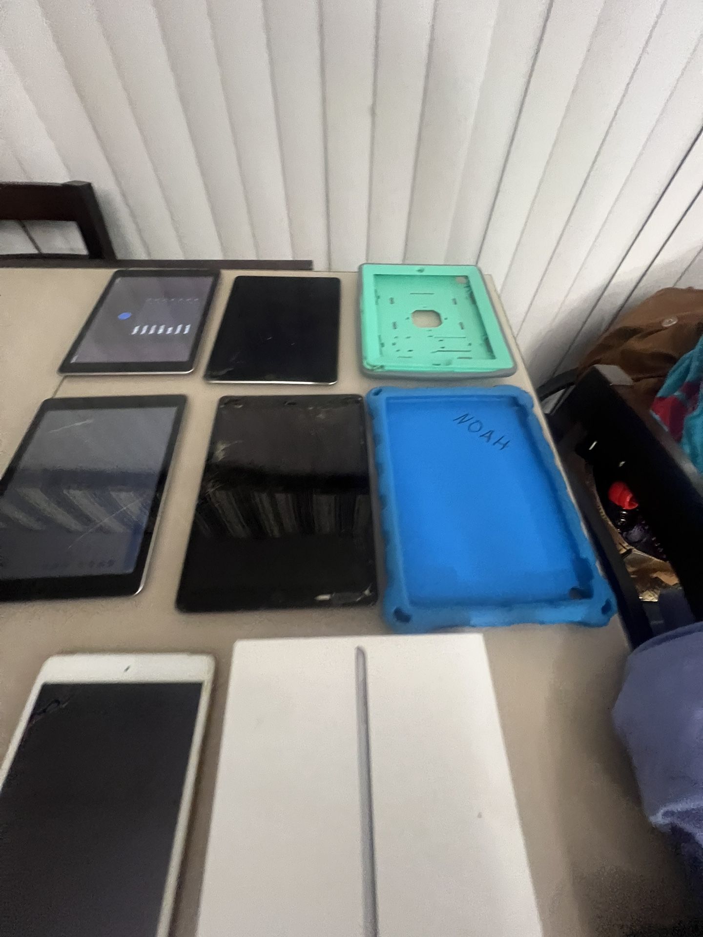 Lot of 5 ipads as is only know the password to one ipad but that also had iCloud see all pics. 2 cases and one box Apple iPad Air 2 16GB Wi-Fi A1566