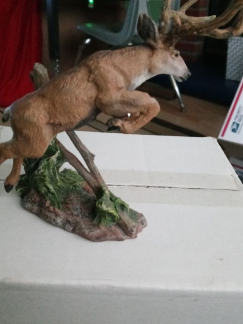 Gaham Wildlife 2009 Buck Deer Figurine