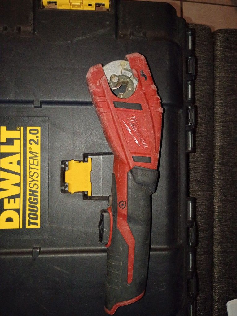 Milwaukee M12 Pipe Cutter!!! Works Great