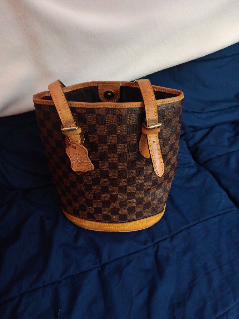 Louis Vuitton Buckett Bag