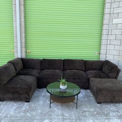 *Free Delivery* Modular Sectional Couch Sofa & Ottoman 