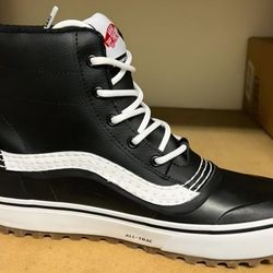 Vans Men's Standard Mid Snow MTE Winter Boots Size 10.5
*Brand New*