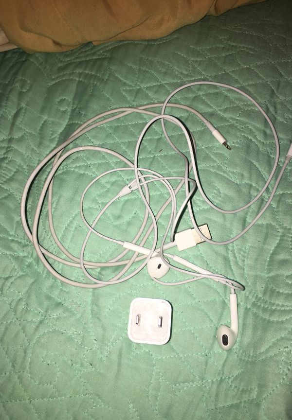iphone 5 -x headphone cords and charger box