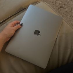 MacBook Air - macOS Catalina 