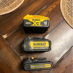 Dewalt 20v baterías $90 por todas firme precio trabajan bien