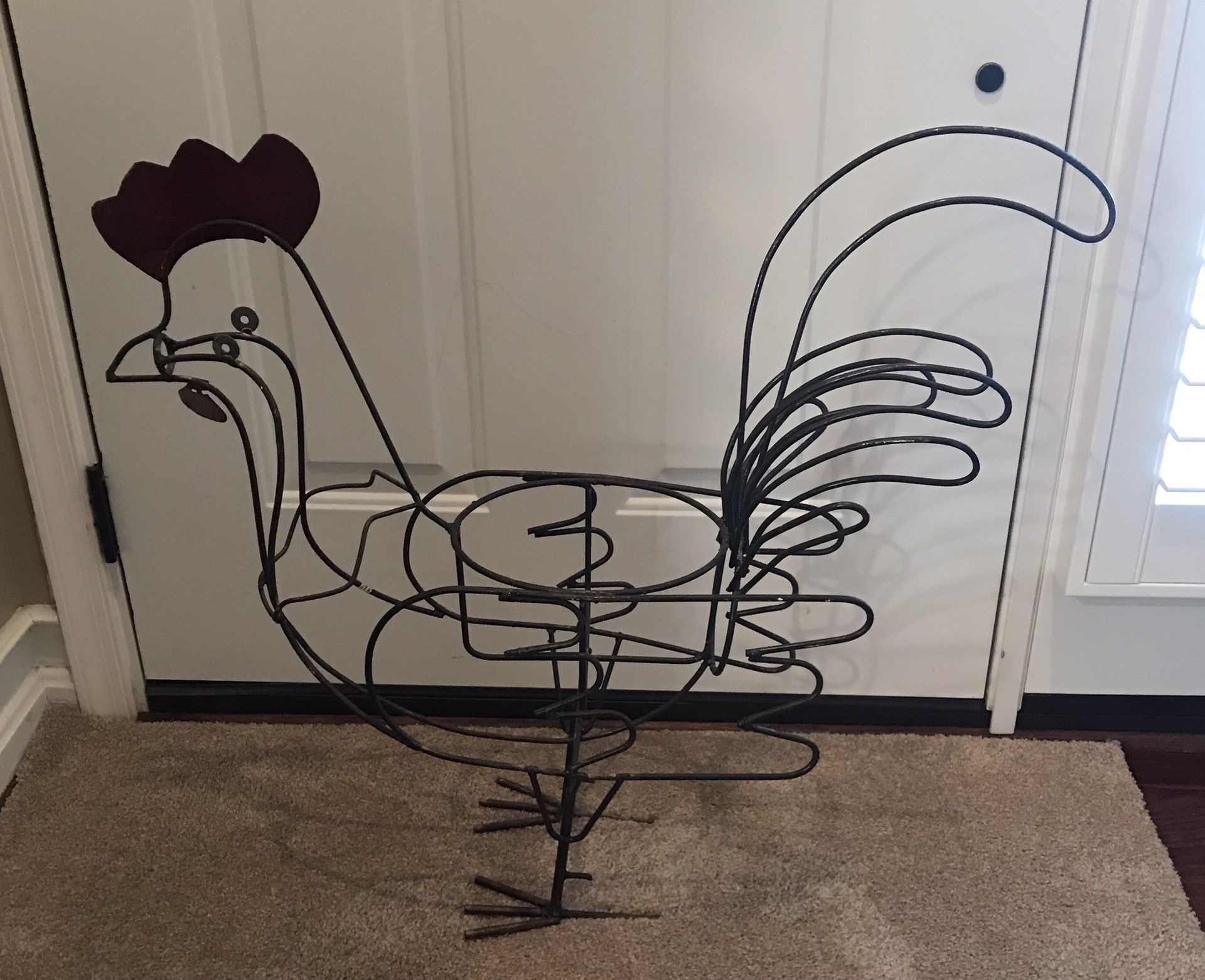 Bronze wire rooster plant holder