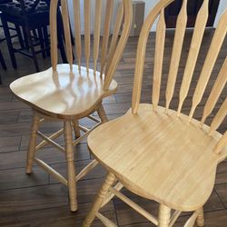 Very Well Maintained  Farm Style Counter Bar Stools 