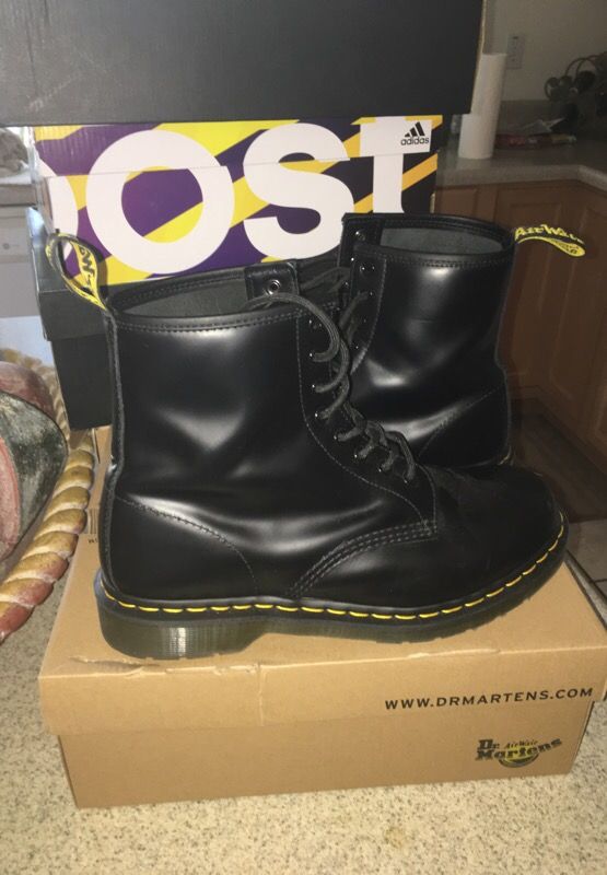 Doc Martin original boots size 11 great condition