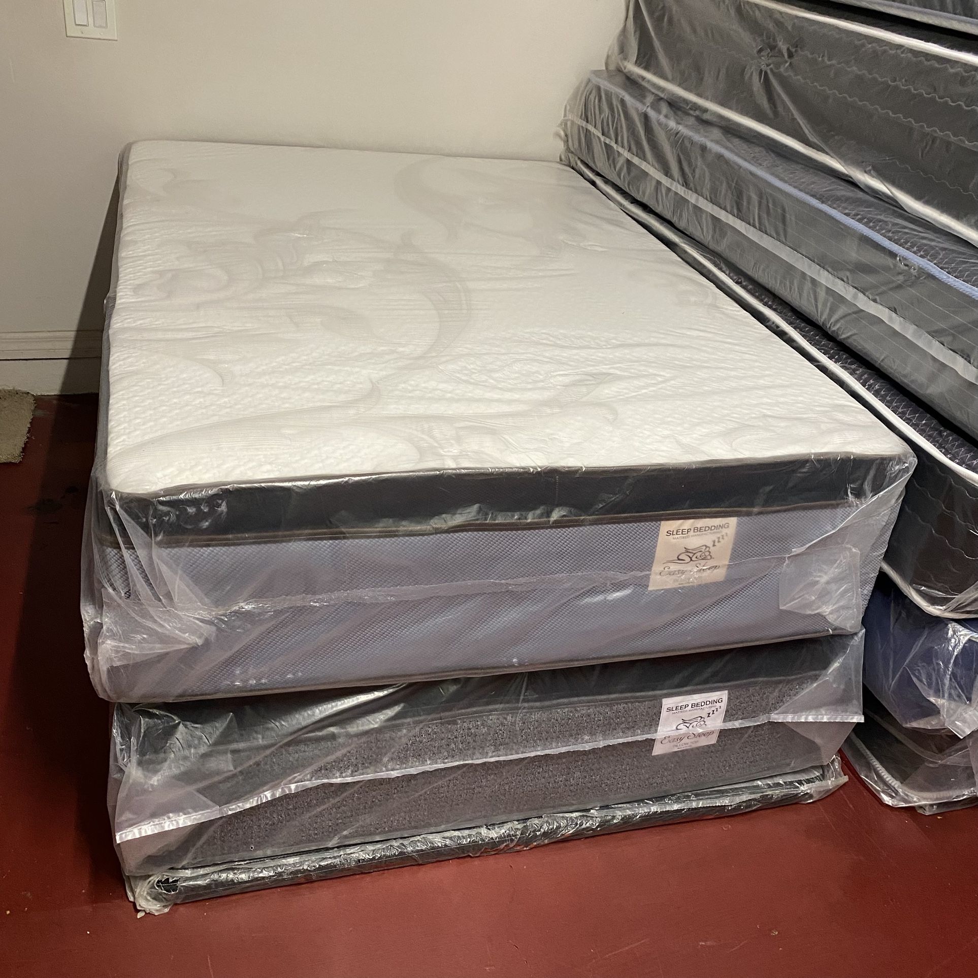 Brand New Full Size Mattress 14” Thick 🌟 Pillow Top – Factory Direct! Also available in Twin, Queen & King. Ask about our Same-Day Delivery 🚚