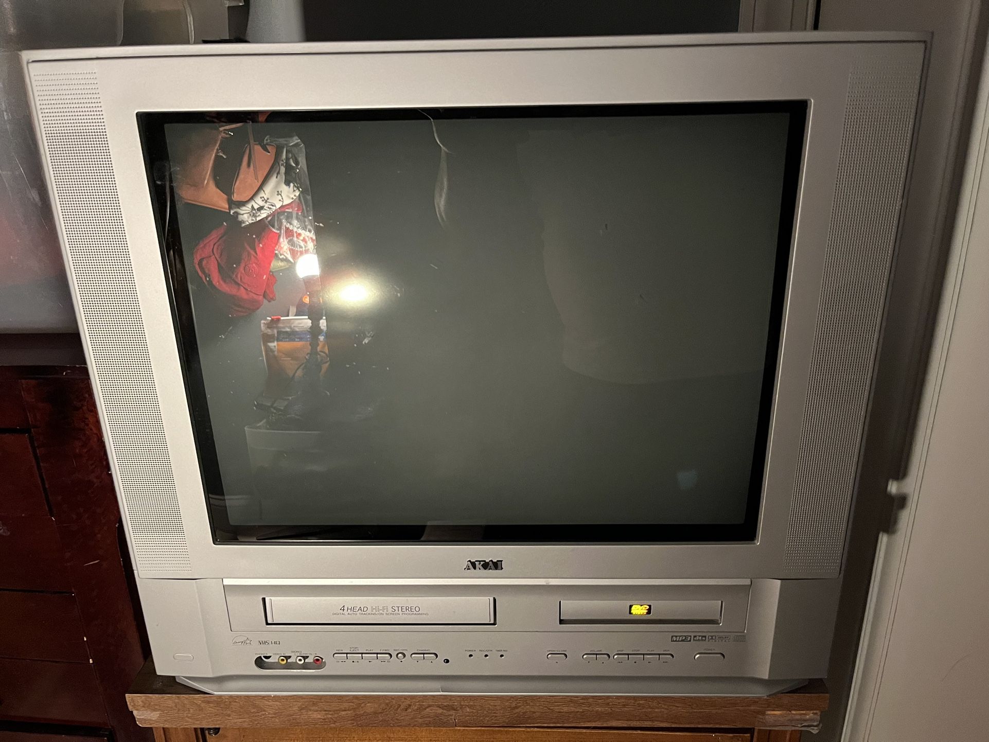 Akai 22" CRT TV VCR DVD Combo Retro Gaming  Rare Flat Screen Remote