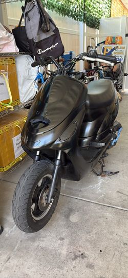 Boom Evolution R 50cc Moped