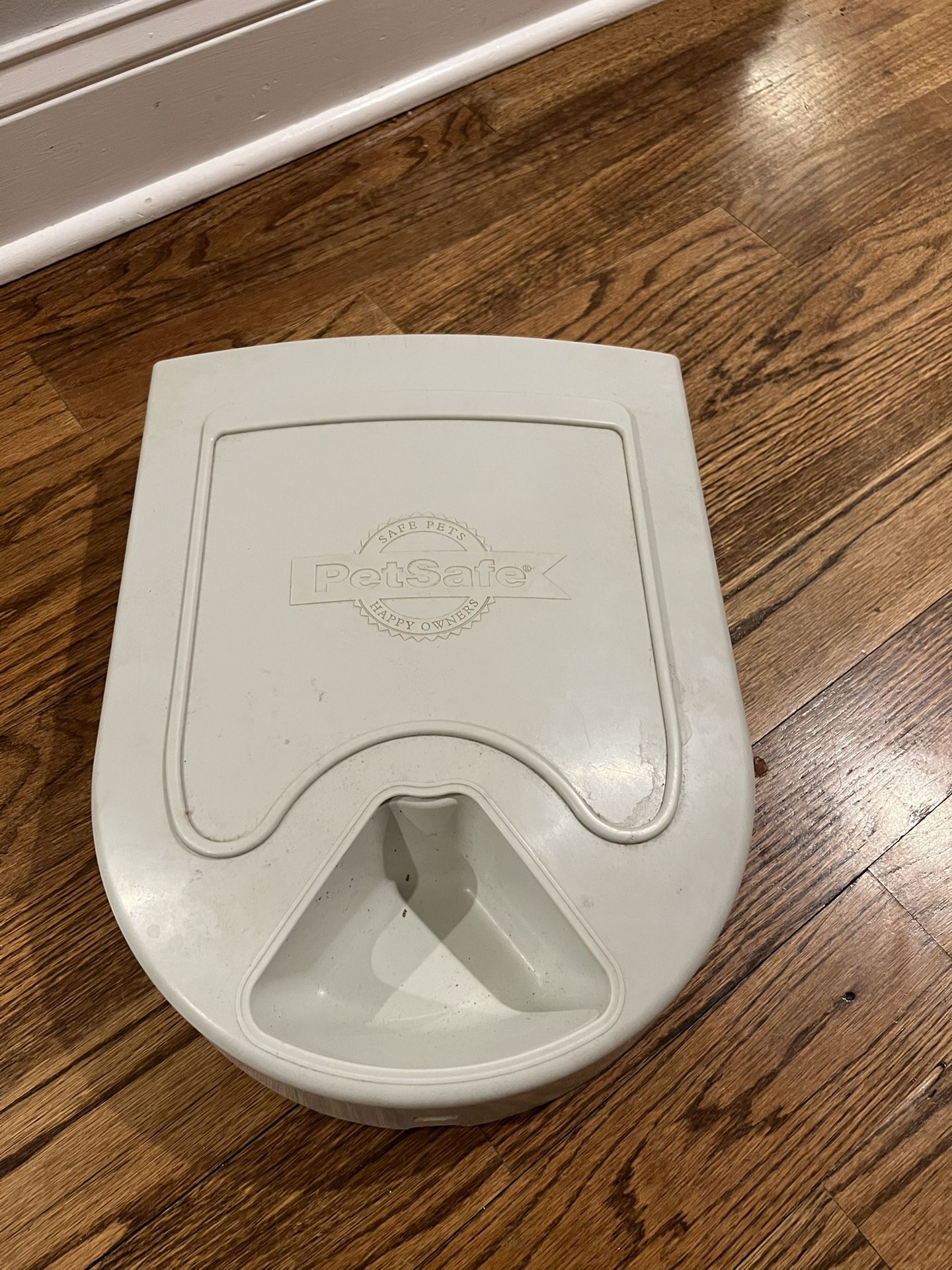 Dog Feeder
