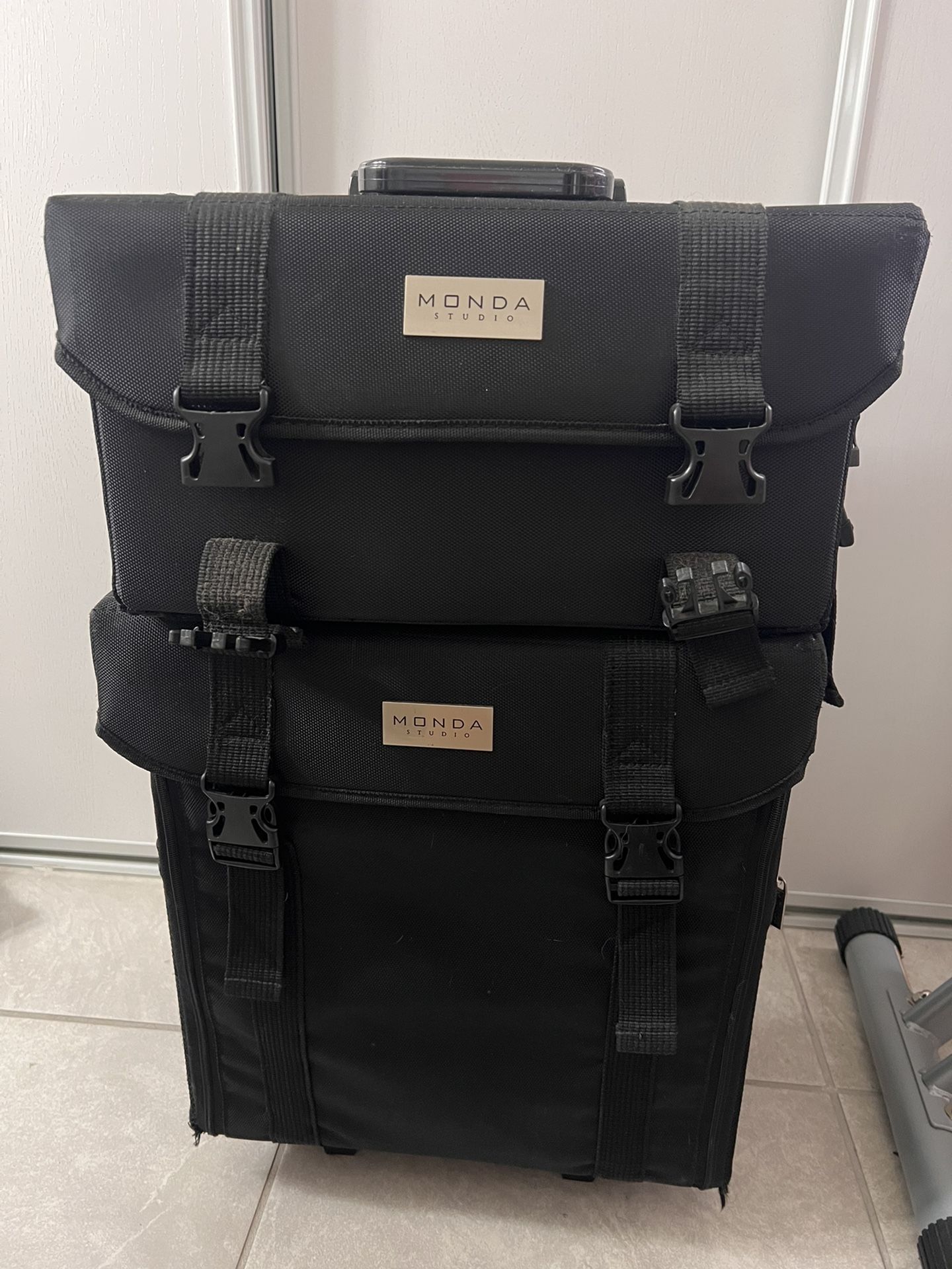 Monda Studio Rolling Makeup Case