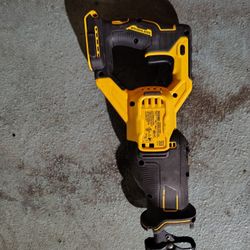 DeWalt Sawzall, 4 Port Fast Charger, Single Port Charger, 4 Batteries