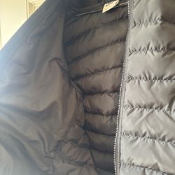 Barely used Black Nike puffy jacket, kids Medium