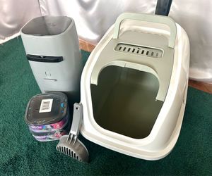 Large Litter Box, Genie, Scoop and two new bag refills. Like new, used just two weeks, totally clean.