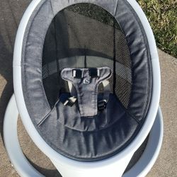 Munchkin Bluetooth Baby Swing – Gently Used – $80 OBO