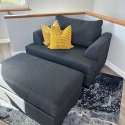 Navy Oversized Chair With Chase 