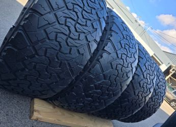 4 used tires Lt33x12.50r20 Venom Power Terra Hunter RX $200.00 all 4
FIRM PRICE, FIRM PRICE 
PLEASE DON'T ASK FOR DICOUNT
POR FAVOR NO PREGUNTE POR DE