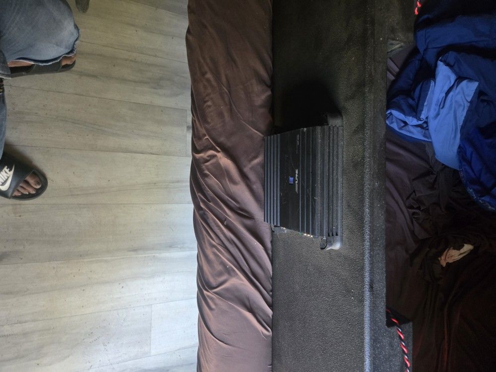 10 Inch Kickers with A 1000 Watt Alpine App