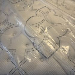 Beautyrest king mattress 
