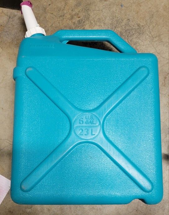 Reliance water storage container