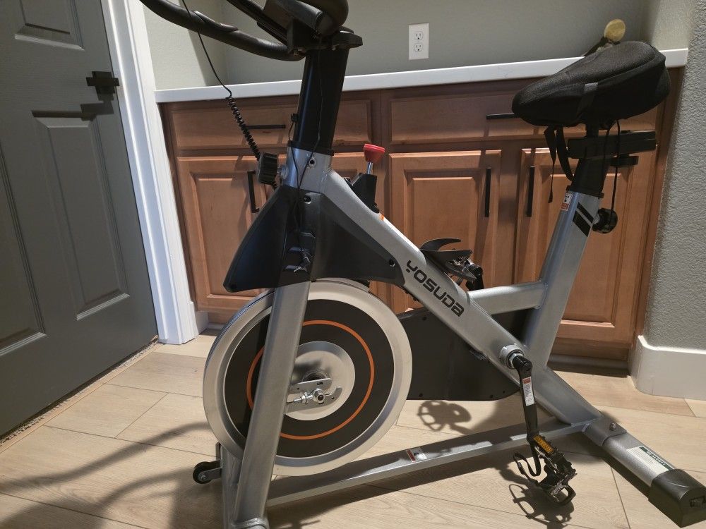 YOSUDA Stationary Exercise Bike (300 Lbs Capacity)