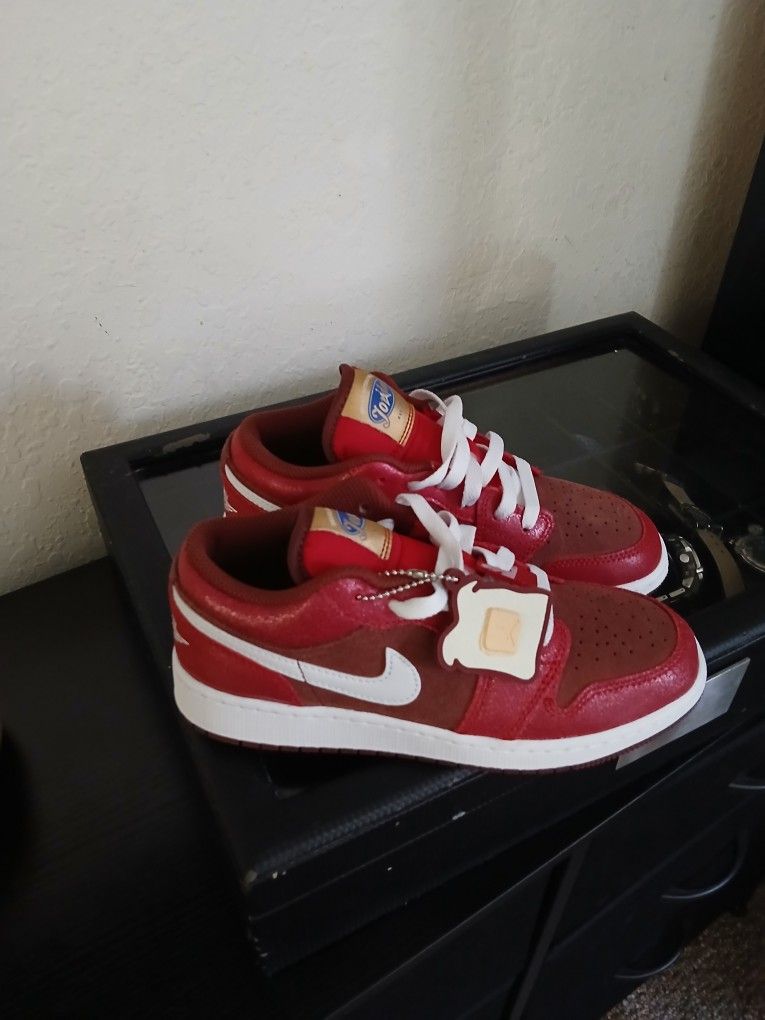 Bread butter and soil $75
Jordan 1 low $70