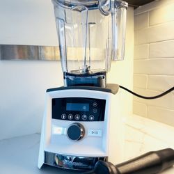 Vitamix A3500 Ascent Series Model VM0185 with Brand New, Never Used, Self Detect Low Profile Container - Original Retail $699
