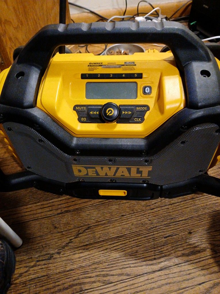 DeWalt DCR025 Bluetooth Radio Charger DCR025