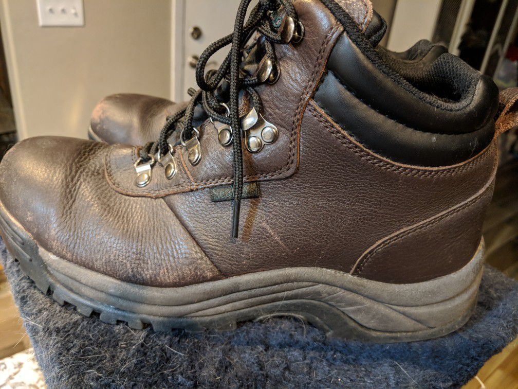 Men's boots (Not steel toe). Size 9 1/2 (3E wide)