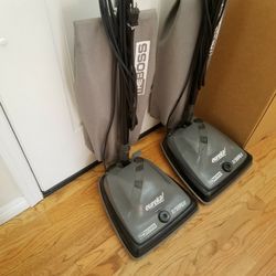 NEW cond COMMERCIAL SANITARE HEAVY DUTY VACUUM  , WITH AMAZING POWER SUCTION  , WORKS EXCELLENT  , IN THE BOX 