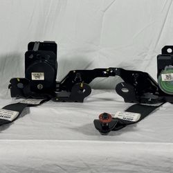 OEM 2012-2017 Hyundai Veloster Front Seat Belt Retractors Pair 89(contact info removed)0-2V500