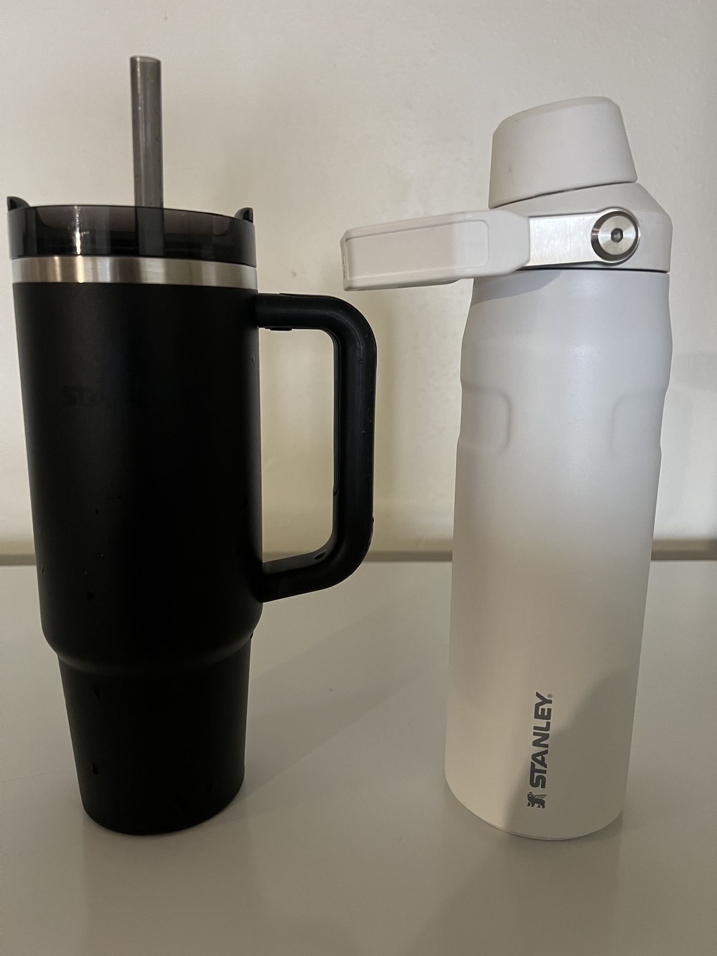 Stanley Bundles - Black Quencher H2.0 & White IceFlow AeroLight (Buy Separately Or Together) 