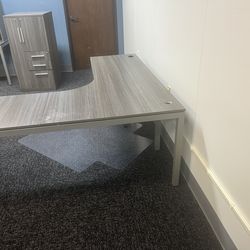 Office furniture for sale! You will have to pick up from location. Serious inquiries ONLY! We need these items gone fast.