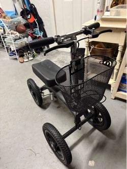 Knee scooter body med