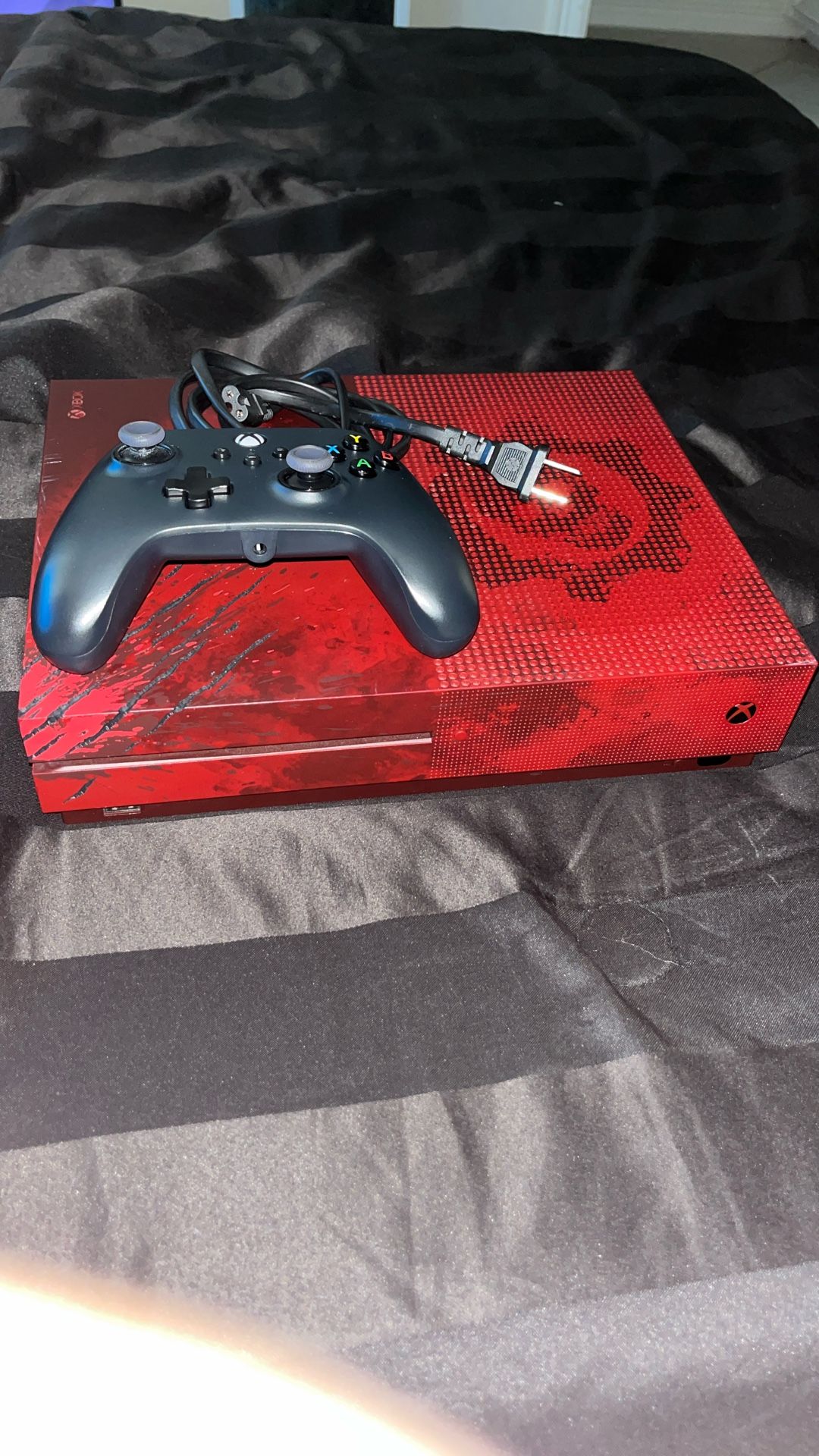 Xbox one s (GEARS OF WAR)