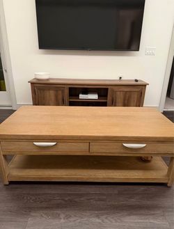 GREAT CONDITION Coffee Table for Sale!