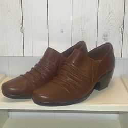 Clarks Women’s Emily 2 Braley  Dark Tan Leather Ankle Boots Size 11M 2 Inch Heel