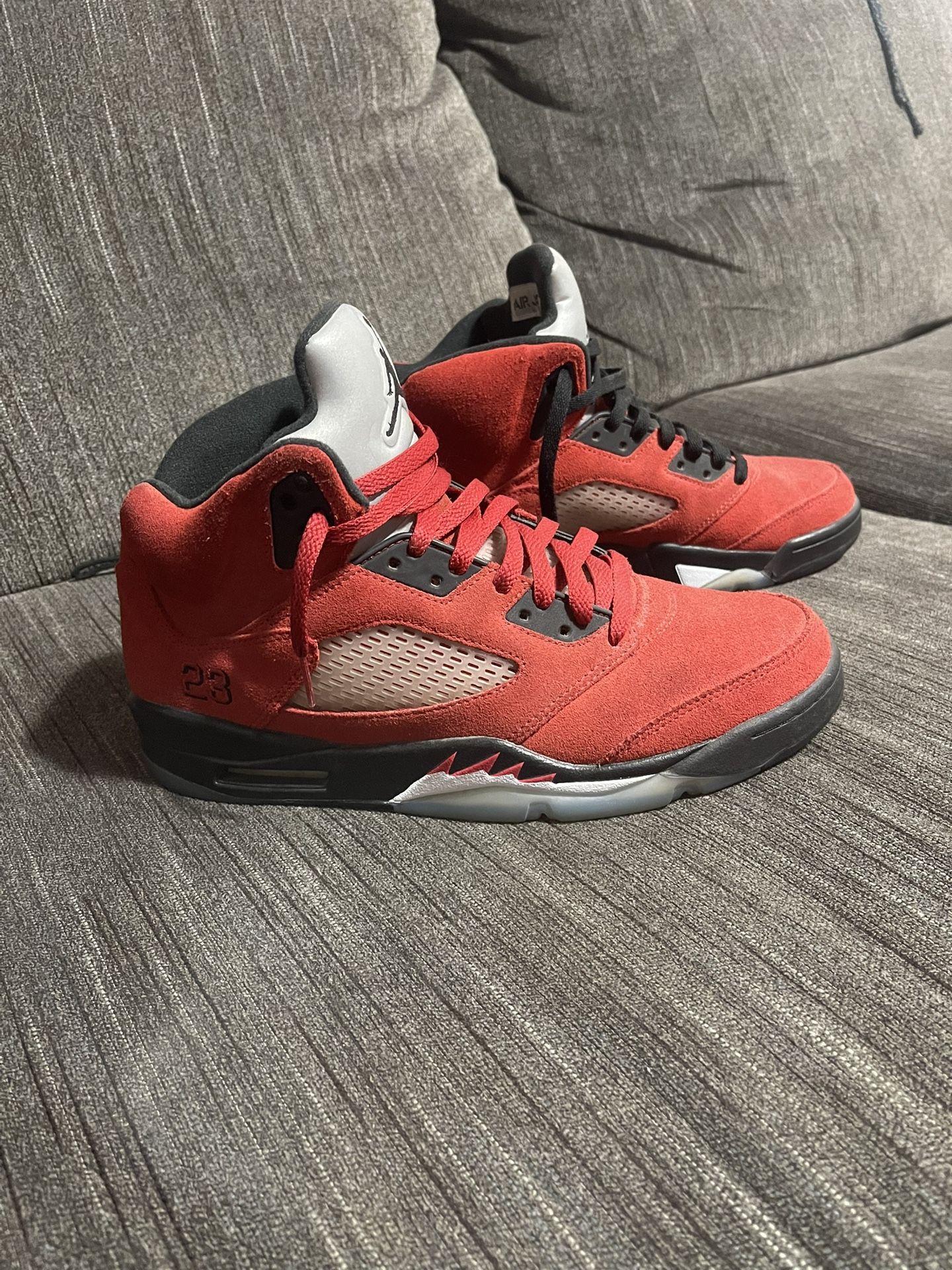 Jordan 5 Raging Bull